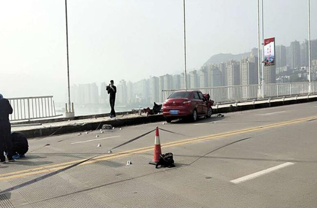 「交通事故案例分析」重庆万州公交坠江真实原因揭秘，乘客与司机发生争执致车辆失控